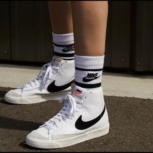 Nike Women's Blazer Mid 77 Shoes